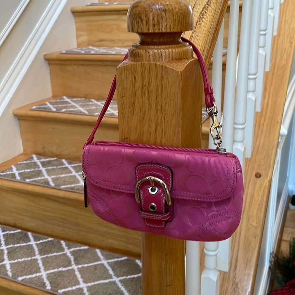 NWOT Genuine COACH pink wristlet
